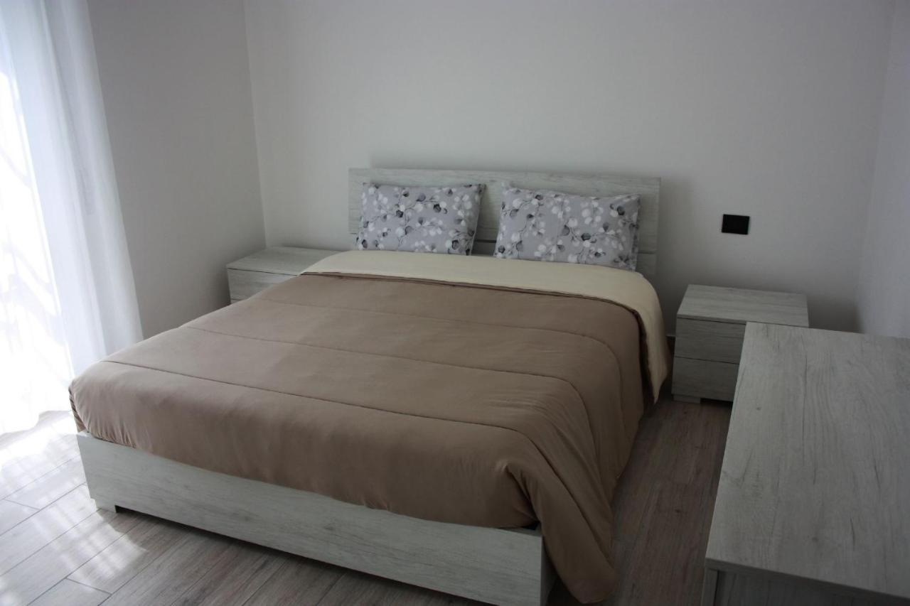Stazione - Casa Privata Con Veranda Apartment *